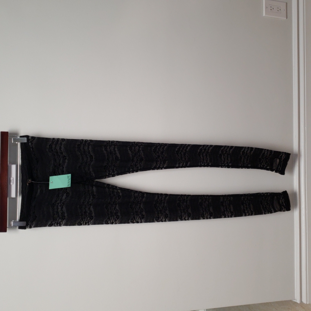 KOVA & T LACE LEGGINGS SIZE MEDIUM